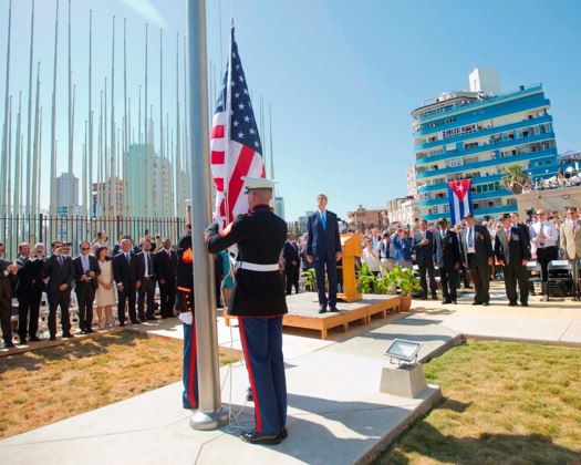 Como se llama el acto de bajar la bandera